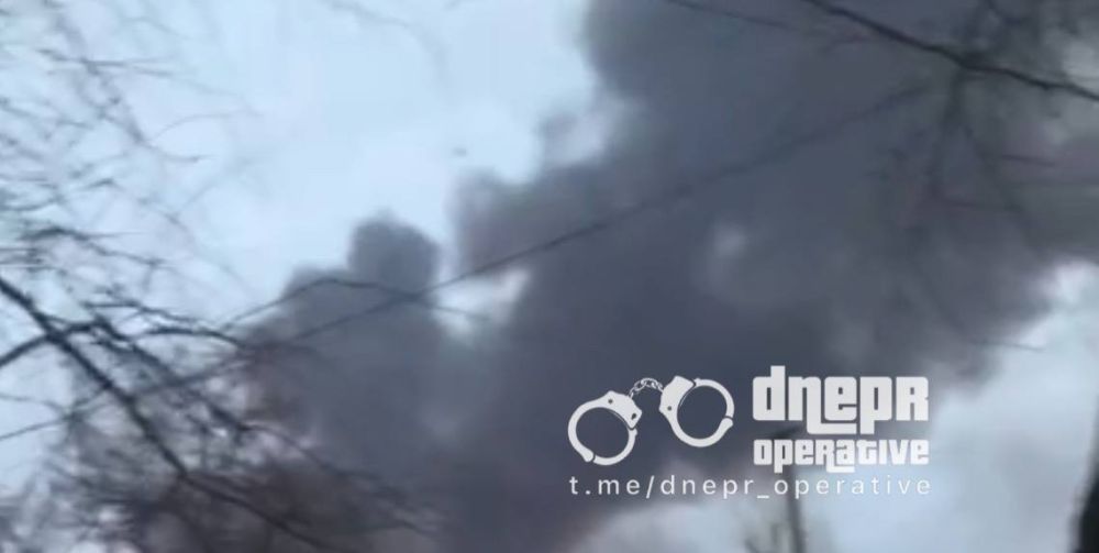 Пожар в Днепропетровске после одного из прилётов