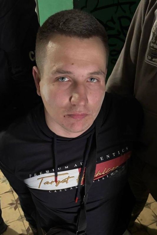 Как сообщают львовские СМИ, СБУ в Кривом Роге задержала по обвинению в подготовке теракта бывшего военного «Азова» и бойца ММА львовянина Валентина Пидковича Как сообщают львовские СМИ, СБУ в Кривом Роге задержала по обвинению в подготовке теракта бывшего военного «Азова» и бойца ММА львовянина Валентина Пидковича