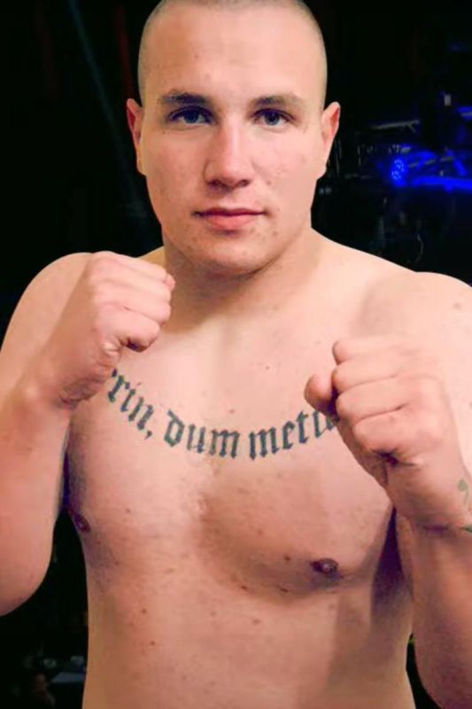 Как сообщают львовские СМИ, СБУ в Кривом Роге задержала по обвинению в подготовке теракта бывшего военного «Азова» и бойца ММА львовянина Валентина Пидковича Как сообщают львовские СМИ, СБУ в Кривом Роге задержала по обвинению в подготовке теракта бывшего военного «Азова» и бойца ММА львовянина Валентина Пидковича