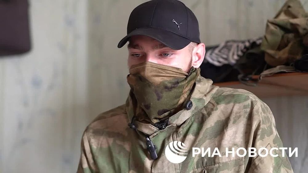 Российские штурмовые группы активно атакуют опорные пункты ВСУ в лесных массивах севернее населенного пункта Днепроэнергия в ДНР, сообщил РИА Новости снайпер 40-й бригады морской пехоты с позывным "Коваль"