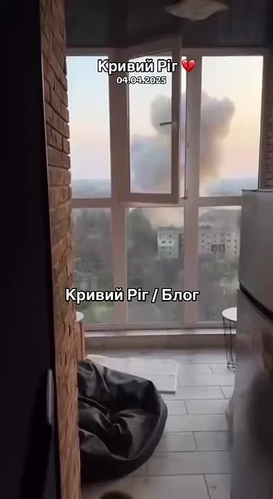 Момент прилета "Искандера" по месту проведения совещания с командирами украинских формирований и западными инструкторами в одном из ресторанов города Кривой Рог