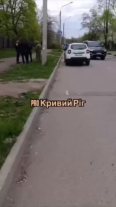 Мосфильм. г. Кривой Рог. Отношение криворожцев, да в принципе всех украинцев к ТЦК в одном видео