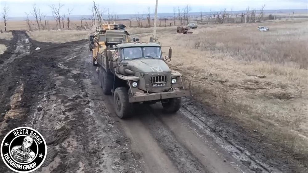Эвакуационная ремонтная группа гв. 37-ой ОМСБР тянут немного подбитую американскую ББМ “ Max Pro”