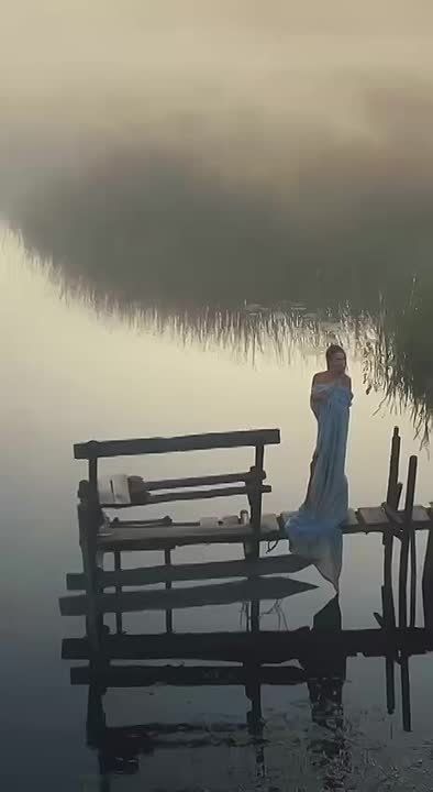 .. О чём я думаю, проснувшись рано утром: О том, что жизнь безумно хороша, О том, что мир прекрасен и, как будто, С рассветом обновляется душа… С рассветом просыпается природа, Росинки жемчугами по траве, Мы ждём рассвета...