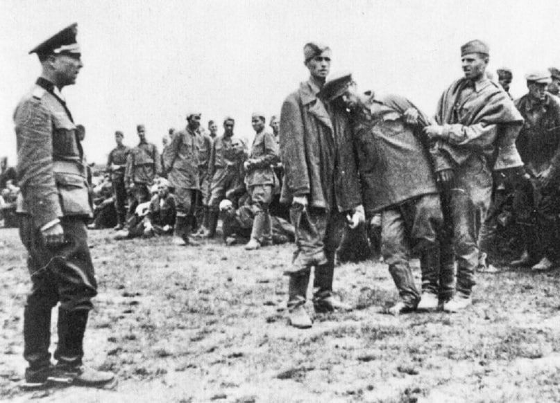 Немец кричал: «На колени их!»