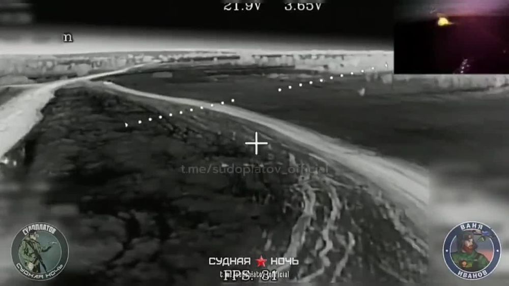 Российские войска ударами FPV-дронов уничтожили танк Т-72ЕА ВСУ в районе села Новопавловка, в Днепропетровской области, сообщает Telegram-канал “Судоплатов”