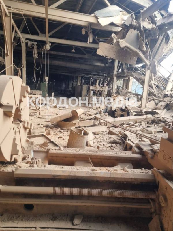 Со вчерашнего дня дневные удары нашей авиации по Сумской и Днепропетровской областям плавно перешли в ночные и сместились, помимо прочего, в Харьковскую область