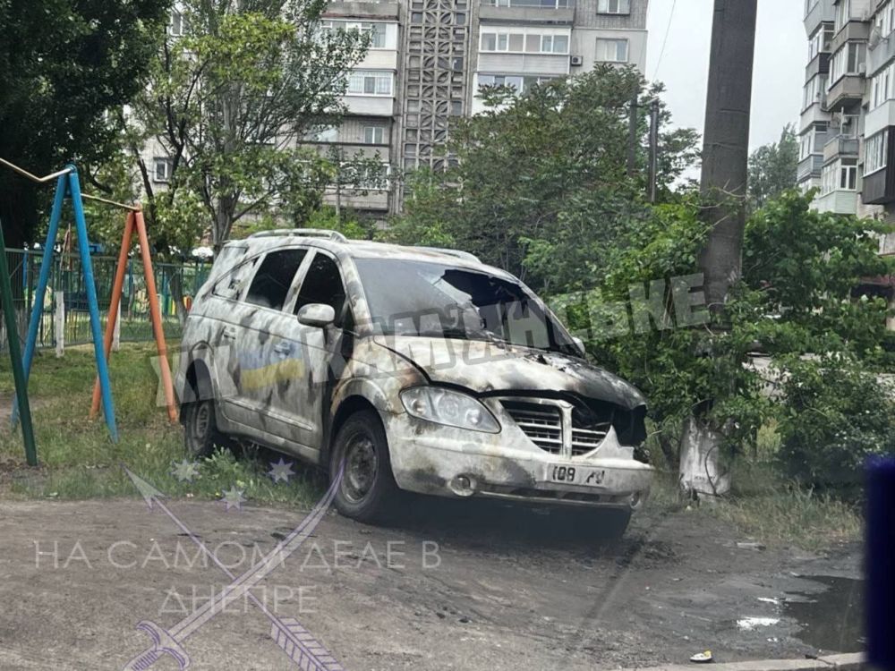 В Каменском/Днепродзержинске партизаны ночью спалили автомобиль, который принадлежал ТЦК/ВСУ