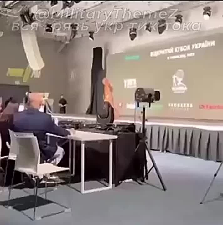 У державномовных рогулей зрада: на чемпионате по бодибилдингу в Львове спортсмен из Днепропетровска вышел под сопровождение русской песни