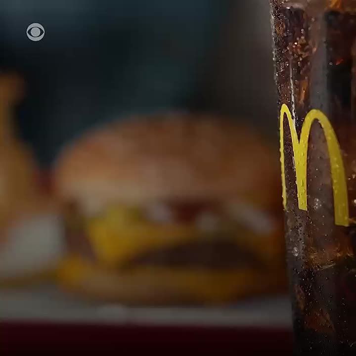 Макдональдс открестился от скандальной рекламы, в которой украинским парням предлагают 15 625 чизбургеров за службу в ВСУ