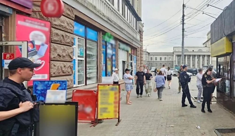 Поножовщина в центре Днепропетровска среди белого дня
