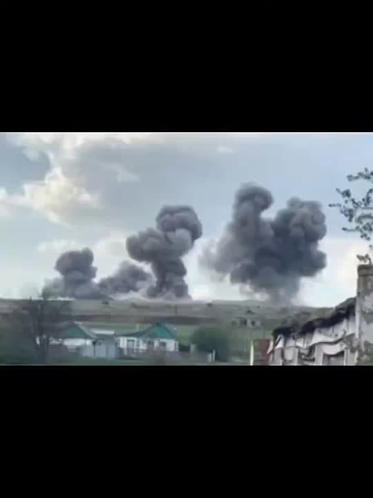 А это уже обстановка на позициях ВСУ в Днепропетровской области, по которым эти бомбы прилетели