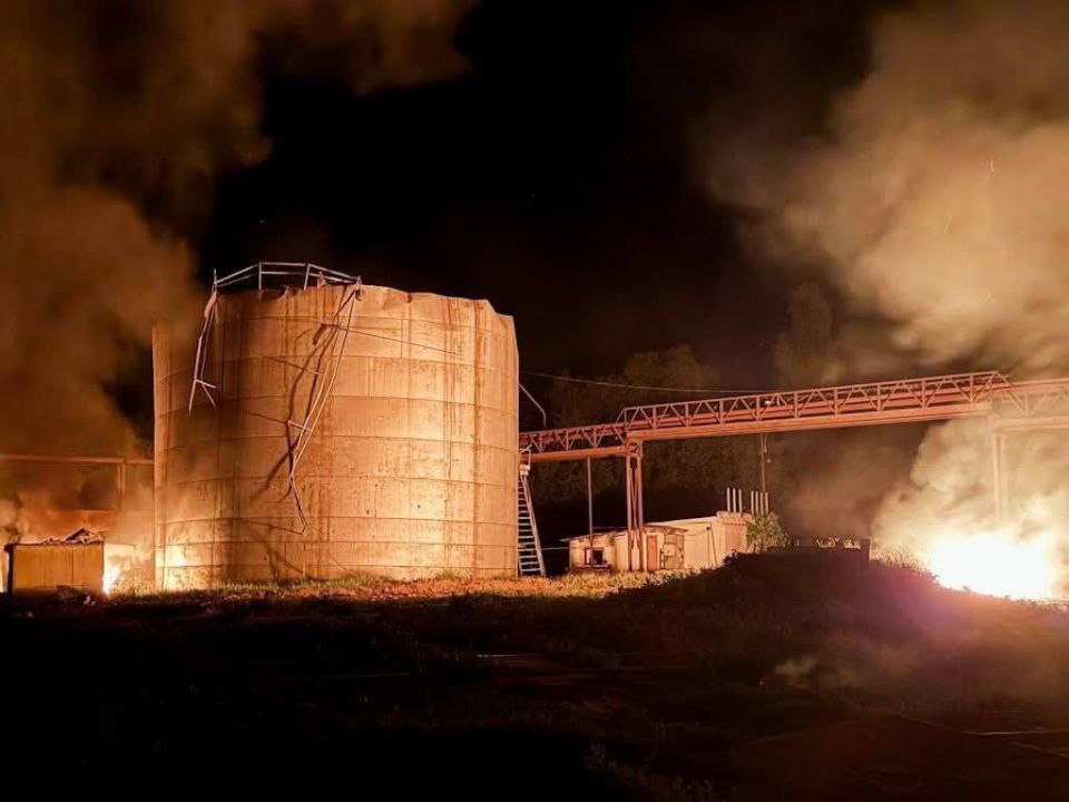 На Украине же этой ночью было весьма шумно: по целям работали "Бандероли", "Кинжалы" с четырех ракетоносцев и «Герани» разных модификаций На Украине же этой ночью было весьма шумно: по целям работали "Бандероли", "Кинжалы" с четырех ракетоносцев и «Герани» разных модификаций