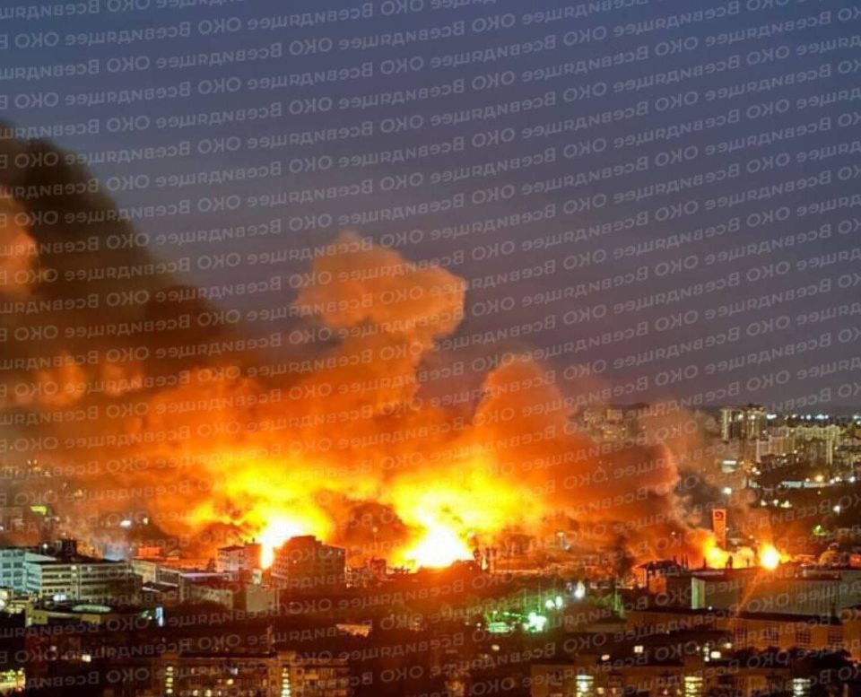 Ночь в столице Украины прошла не спокойно для объектов ВСУ, множественные взрывы и пожары Ночь в столице Украины прошла не спокойно для объектов ВСУ, множественные взрывы и пожары