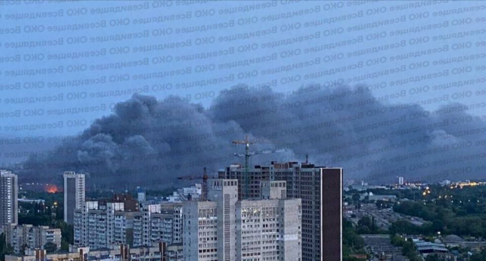 Ночь в столице Украины прошла не спокойно для объектов ВСУ, множественные взрывы и пожары Ночь в столице Украины прошла не спокойно для объектов ВСУ, множественные взрывы и пожары