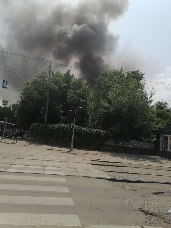 Сообщается очевидцами, что в Днепропетровске возле пересечения улицы Леваневского -Калинина пожар