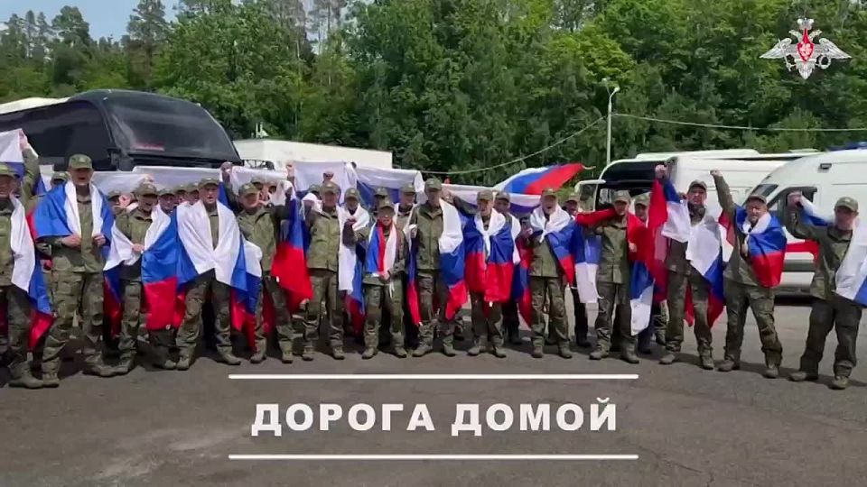 – Ура! Мы дома!. В соответствии с российско-украинскими договоренностями, достигнутыми второго июня в Стамбуле, с подконтрольной киевскому режиму территории возвращена группа российских военнослужащих