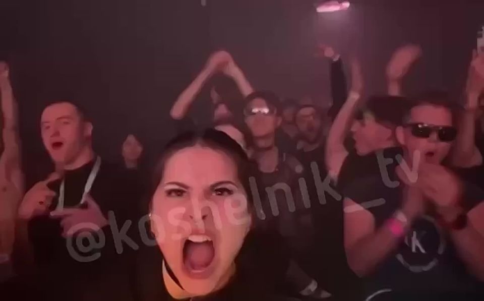 Украинцы негодуют, в своих тележках: