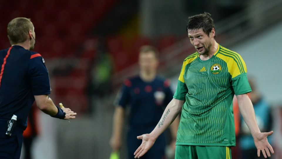 Бывший футболист сборной Украины, «Шахтера» и «Днепра» Евгений Селезнев вступил в словесную перепалку с 16-летним блогером RENEPRO, попыташемуся запретить ему говорить на русском языке