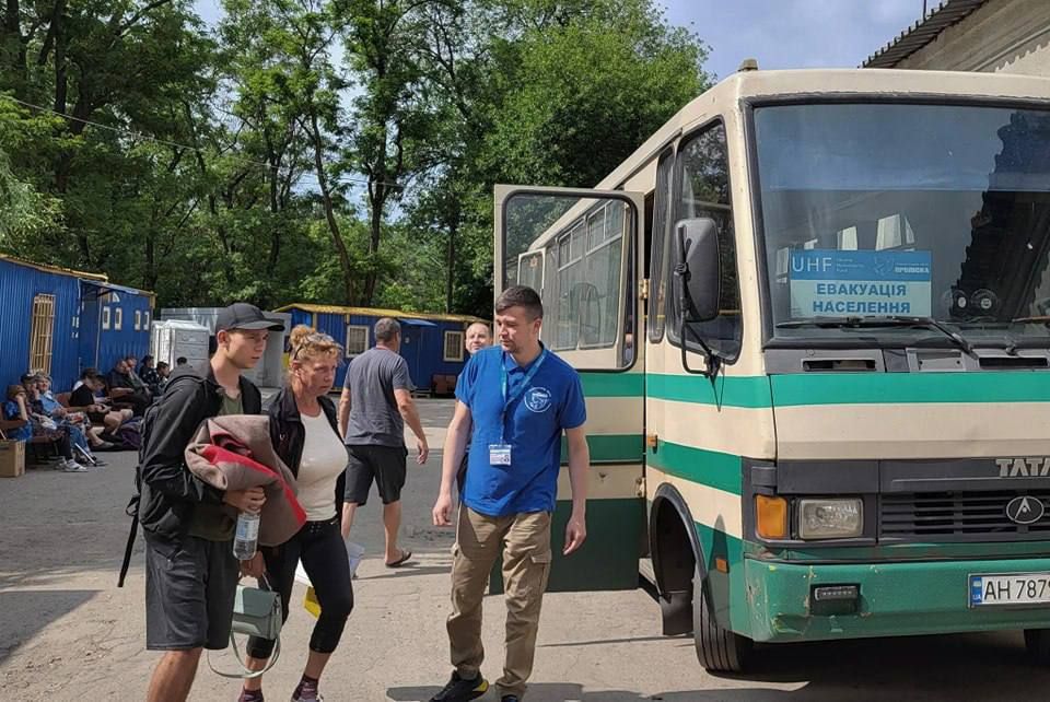 Как сообщают местные паблики, из прифронтовых сел Днепропетровщины эвакуировали 52 человека, из них 17 – дети Как сообщают местные паблики, из прифронтовых сел Днепропетровщины эвакуировали 52 человека, из них 17 – дети