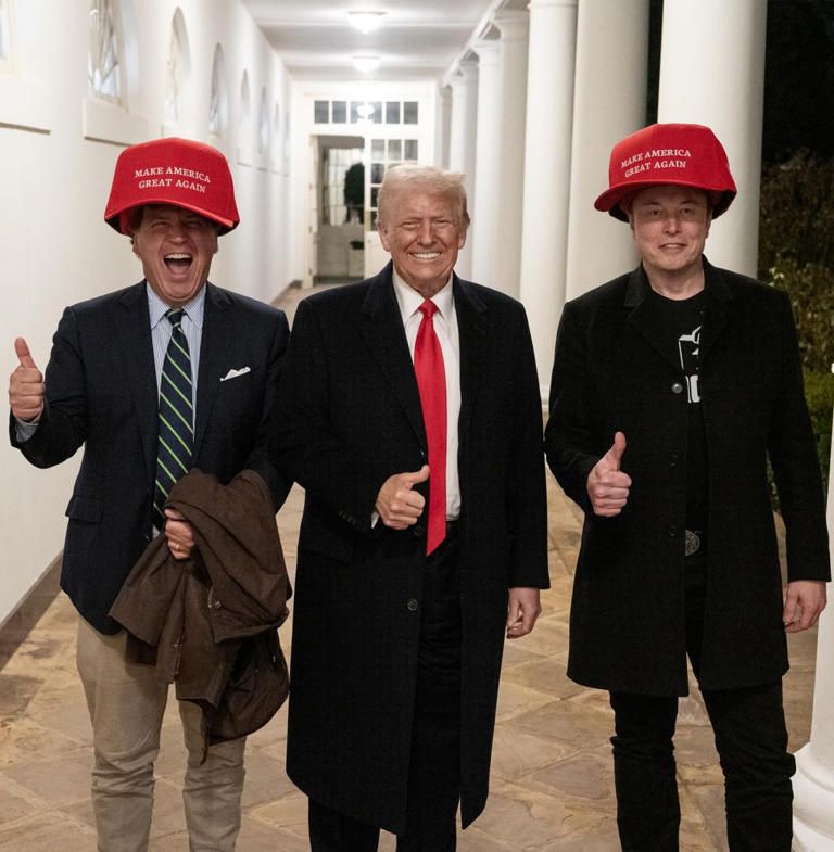 С кем останешься, Трамп?. А вроде начинал как миротворец, и поэтому его поддержало более половины американцев в стране, и его соратники