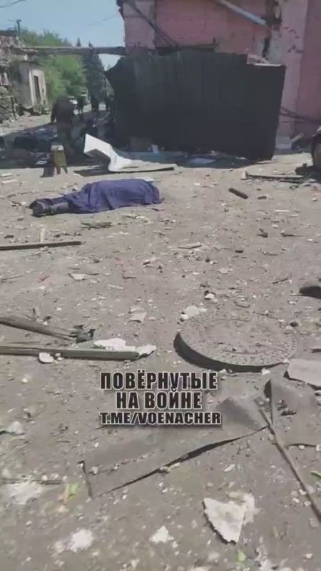 Первые минуты после недавнего удара «Искандера» по цехам предприятия ДМЗ в Днепропетровске