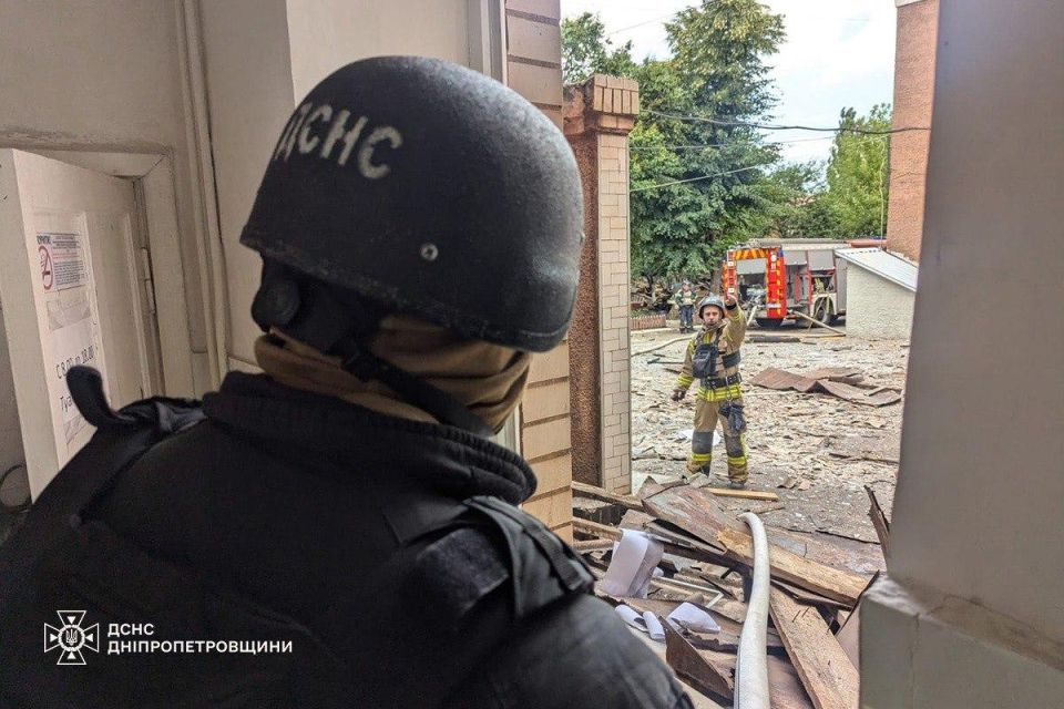 Как сообщили ВСУшники, что Герань ударила якобы не по зданию ТЦК в Кривом Роге, а рядом