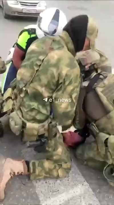 Кадры задержания главаря азербайджанской диаспоры в Екатеринбурге Шахина Шихлинского