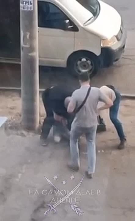 Кривой Рог, вчера был прилет по зданию ТЦК