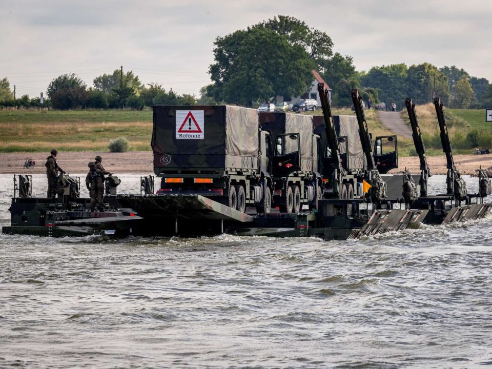«Большие переправы 2025»: в Германии прошли учения НАТО по переброске военной техники через Рейн «Большие переправы 2025»: в Германии прошли учения НАТО по переброске военной техники через Рейн