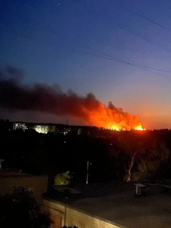 Видео кадры ударов российских «Гераней» по укро-натовским объектам в Чернигове Видео кадры ударов российских «Гераней» по укро-натовским объектам в Чернигове