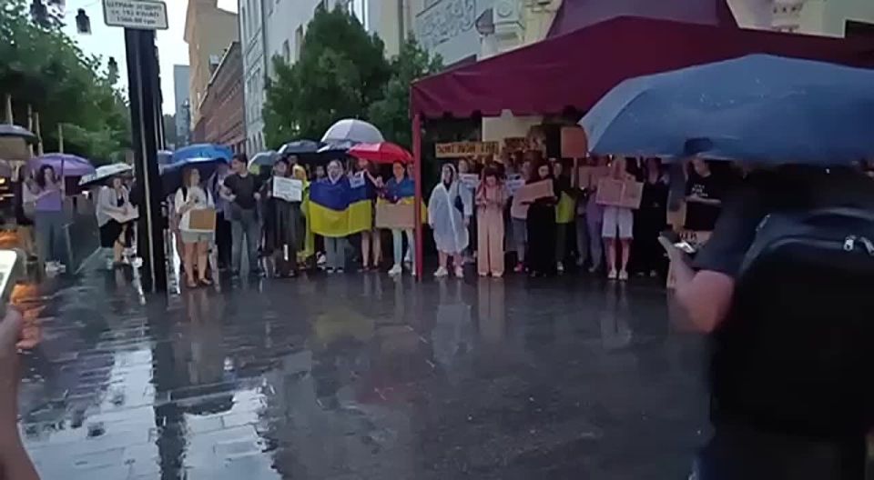 В Днепропетровске и по всей стране начались митинги против принятого сегодня Закона, касающегося НАБУ и САП