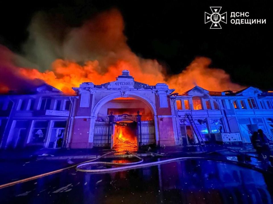 Сегодня на Украине "Герани" вновь сосредоточились на Одессе, где в результате удара пожар охватил местный рынок "Привоз" Сегодня на Украине "Герани" вновь сосредоточились на Одессе, где в результате удара пожар охватил местный рынок "Привоз"