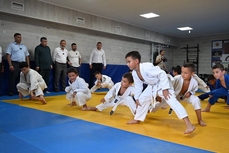 Денис Пушилин: Уже полмесяца всегда рядом со мной работает Герой ДНР, кавалер двух орденов Мужества Илья Емельянов — участник федеральной программы «Время Героев», инициированной Президентом Владимиром Путиным Денис Пушилин: Уже полмесяца всегда рядом со мной работает Герой ДНР, кавалер двух орденов Мужества Илья Емельянов — участник федеральной программы «Время Героев», инициированной Президентом Владимиром Путиным