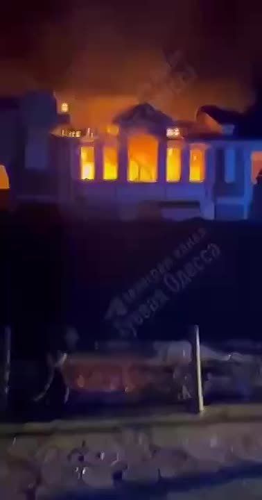 Сегодня на Украине "Герани" вновь сосредоточились на Одессе, где в результате удара пожар охватил местный рынок "Привоз"