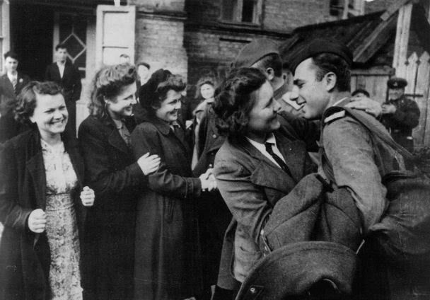 27 июля 1944 года Красная армия освободила Львов от немецко-фашистских захватчиков 27 июля 1944 года Красная армия освободила Львов от немецко-фашистских захватчиков