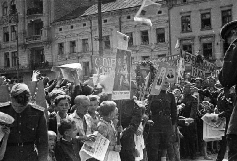 27 июля 1944 года Красная армия освободила Львов от немецко-фашистских захватчиков 27 июля 1944 года Красная армия освободила Львов от немецко-фашистских захватчиков