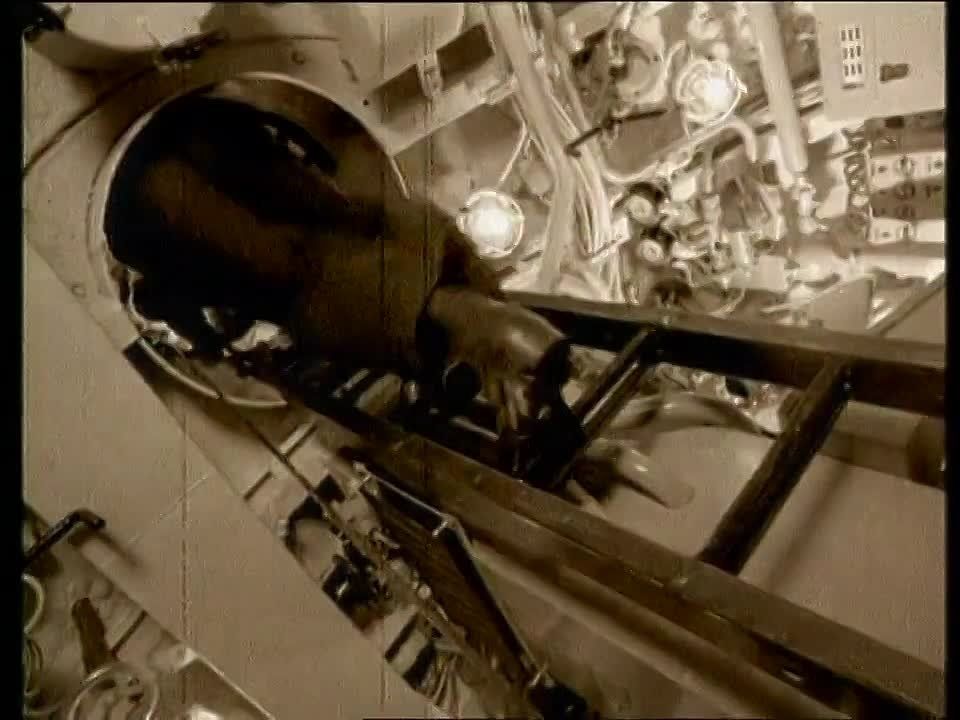 В День ВМФ вспомните, друзья, свою любимую песню о военных моряках