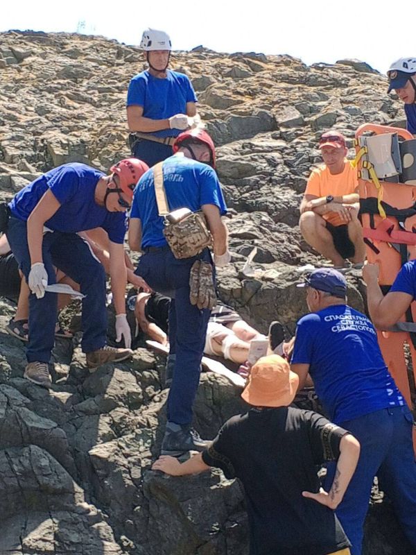 Женщина сорвалась с высоты в Севастополе в районе грота Дианы Женщина сорвалась с высоты в Севастополе в районе грота Дианы