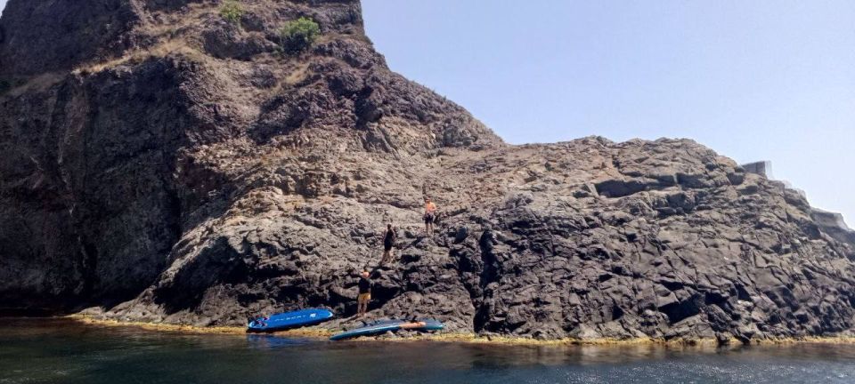 Женщина сорвалась с высоты в Севастополе в районе грота Дианы Женщина сорвалась с высоты в Севастополе в районе грота Дианы