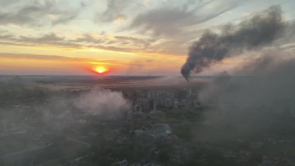 Красноармейск на грани: клещи сжимают город