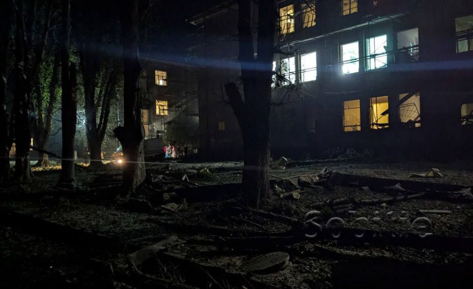 Мощный удар по Каменскому: Ракеты поразили центр реабилитации ВСУ, который сдал мэр города Мощный удар по Каменскому: Ракеты поразили центр реабилитации ВСУ, который сдал мэр города