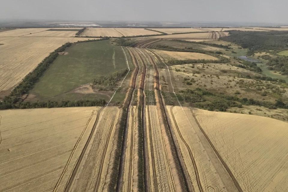 Эдуард Басурин: Украина в панике строит 300 км тройной линии обороны от армии России Эдуард Басурин: Украина в панике строит 300 км тройной линии обороны от армии России