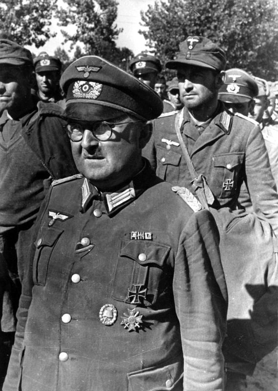 16 августа 1944 года в Киеве прошёл "парад побеждённых" 16 августа 1944 года в Киеве прошёл "парад побеждённых"