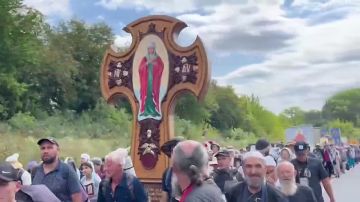 Крестный ход в Почаев, который уже давно можно смело называть «Великим», не смотря ни на что, идет по нашей земле