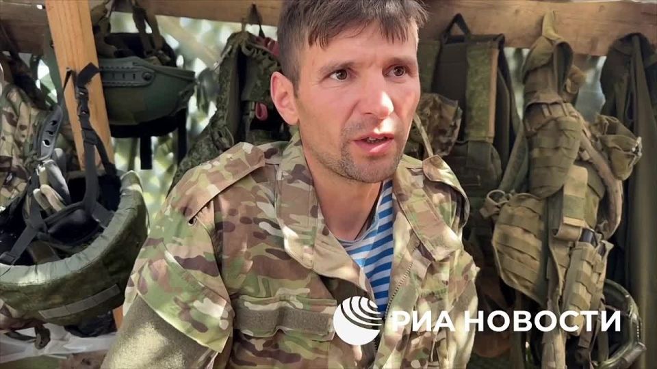 Страшно им видите ли.... Грузинские наёмники при встрече с российскими десантниками избегают прямого стрелкового боя и стараются побыстрее убежать, рассказал десантник, командир штурмового отделения группировки войск «Днепр»...