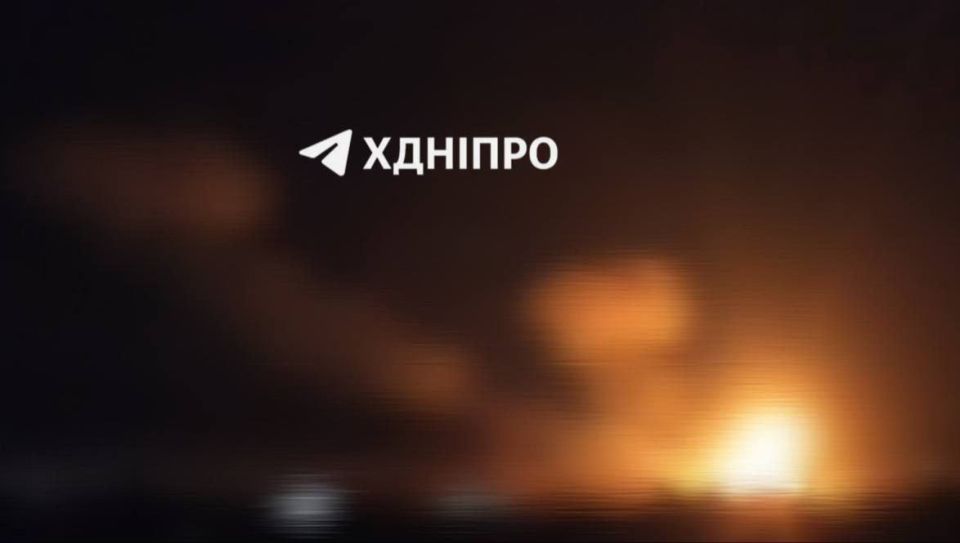 Ночью дронами-камикадзе «Герань» был нанесён удар по объектам в Днепропетровске Ночью дронами-камикадзе «Герань» был нанесён удар по объектам в Днепропетровске