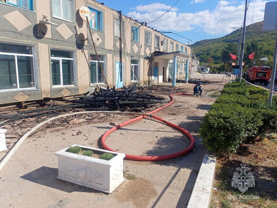 В севастопольском селе Терновка потушили пожар в общежитии В севастопольском селе Терновка потушили пожар в общежитии