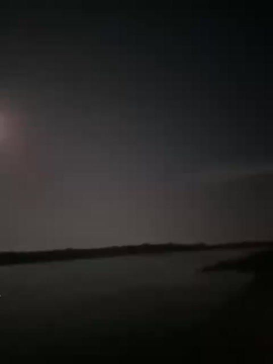 В настоящий момент российская армия наносит по противнику очередной сочный «комбинированный» удар по Киеву и его окрестностям, Крюковскому мосту через р.Днепр в Кременчуге, Кривому Рогу, Одессе