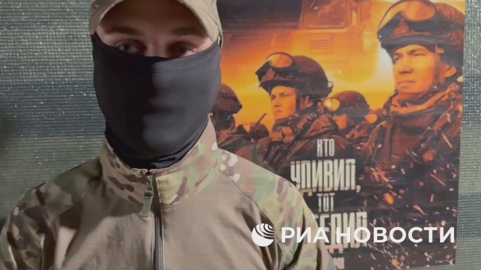 Расчет БПЛА группировки войск "Днепр" во время штурма спецназом военной разведки Антоновского ж/д моста через реку Днепр сбил 7 тяжелых гексакоптеров ВСУ типа "Баба-яга", рассказал РИА Новости детали боя оператор дрона...